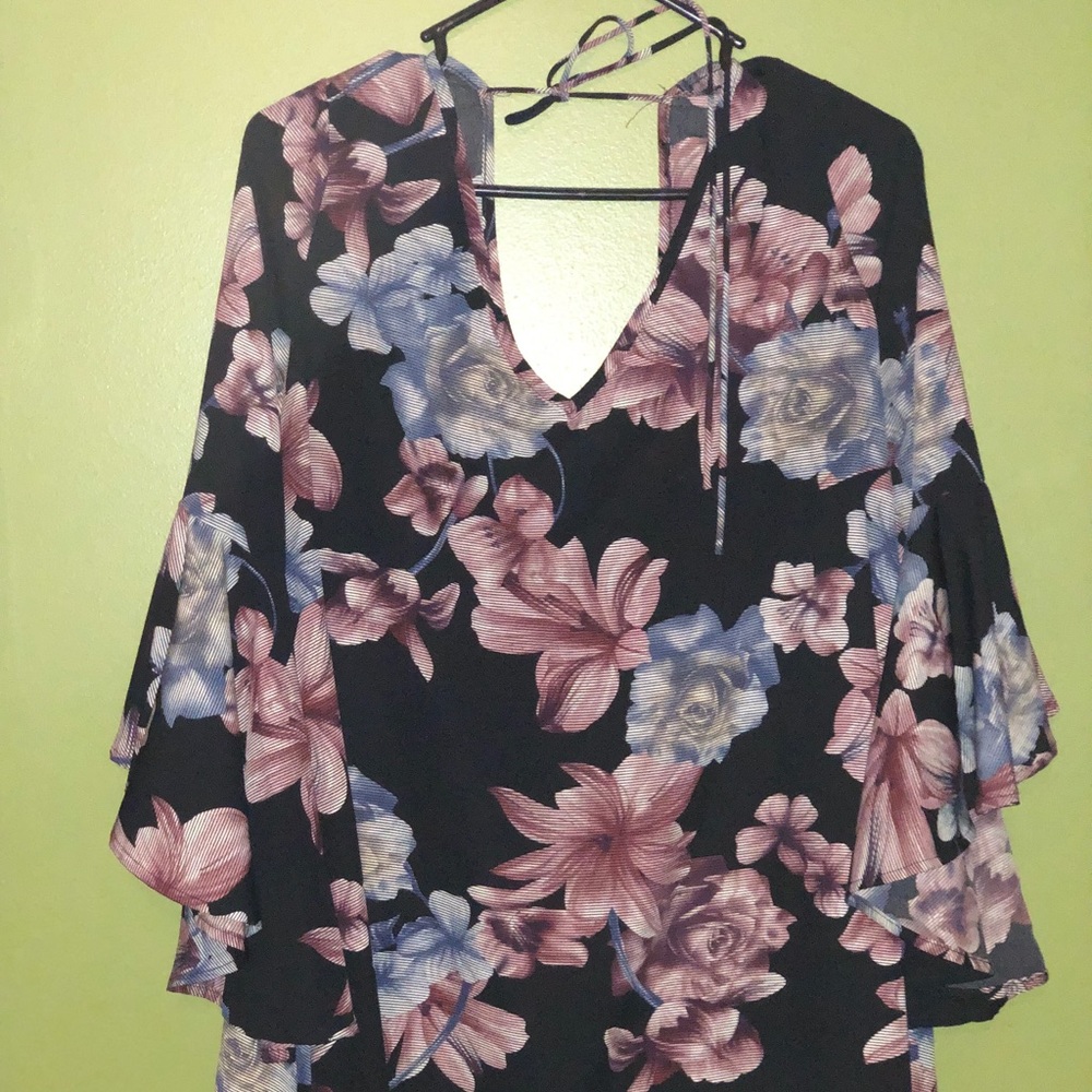 Bell sleeve keyhole back dress.
